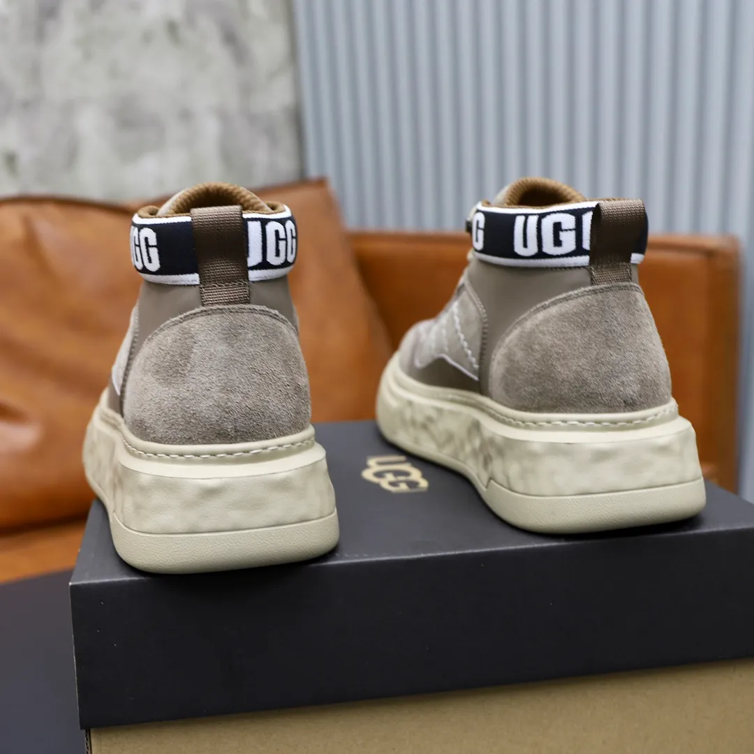 Ex-factory price: 620💰Thick wool imported from Australia Brand: UGG genuine purchase Size: 39-44 Grade: Official website 1:1 Material: First layer of genuine leather waterproof and antifreeze upper Real wool lining Original non-slip soft wear-resistant outsole Style category: Men's casual shoes Trendy style Comfortable on the feet Color: Official website color synchronization